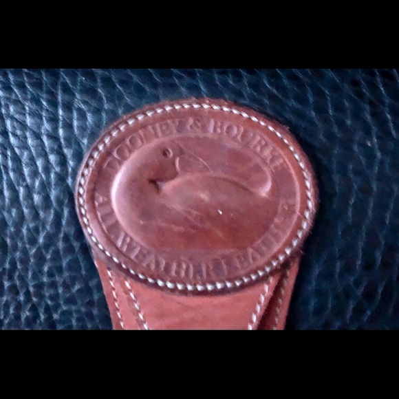 Classic Dooney and Bourke handbag - Picture 4 of 6